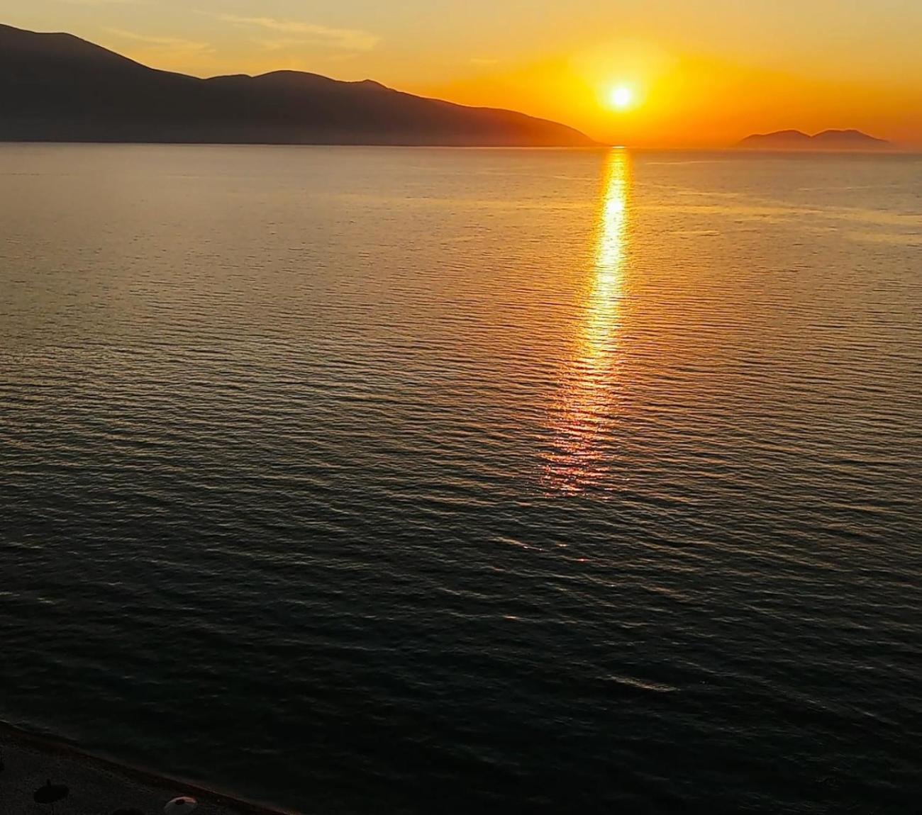 Dukes Albania Radhimë Exterior foto