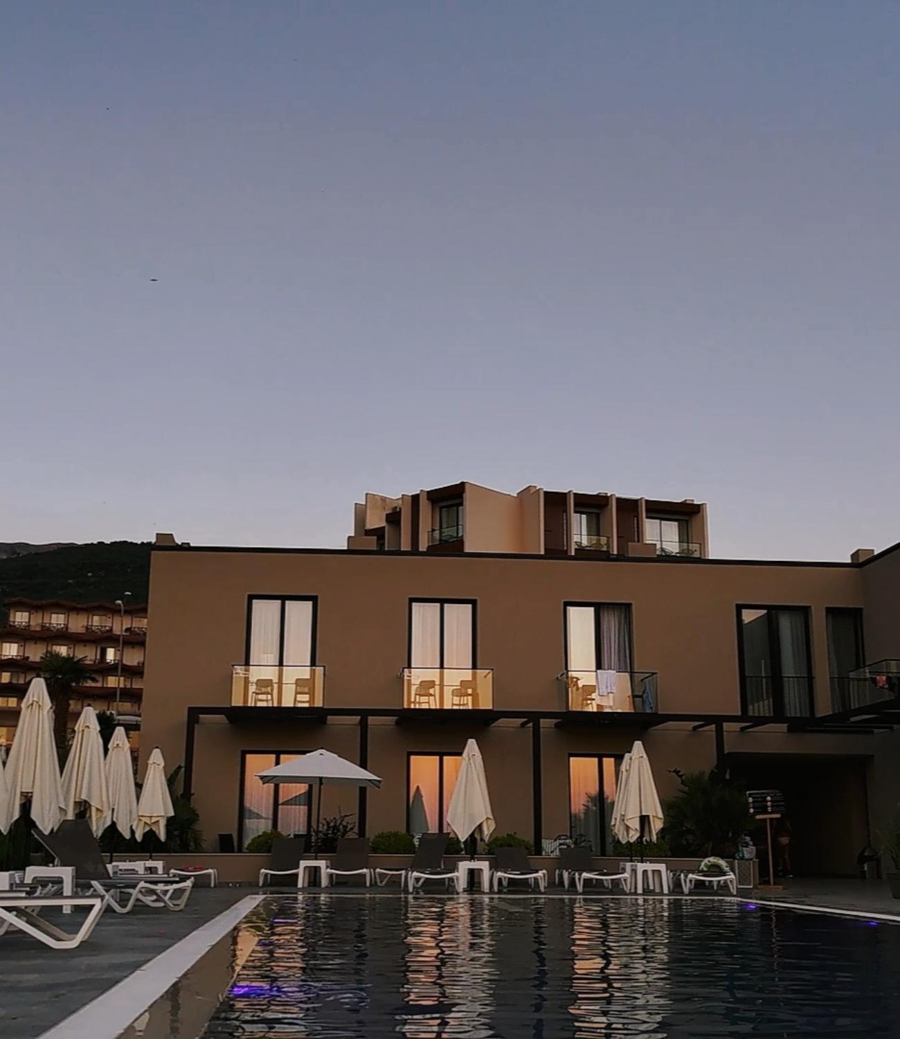 Dukes Albania Radhimë Exterior foto